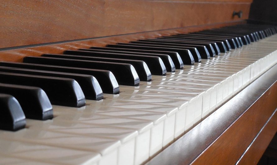 En apprendre plus sur le poids des différents modèles de piano